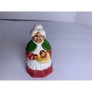 Vintage Avon Mrs Claus Ceramic Salt Pepper Shaker Christmas Holiday Decor